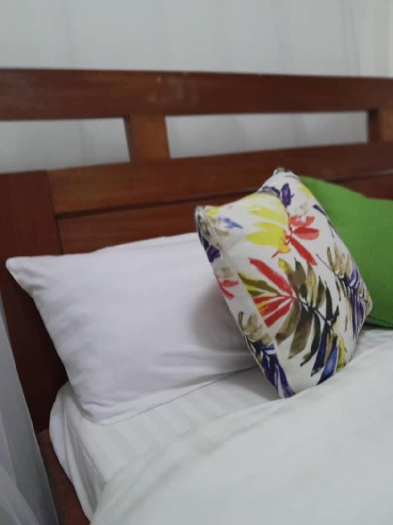 Fortpearls Homestay Fort Portal Екстериор снимка