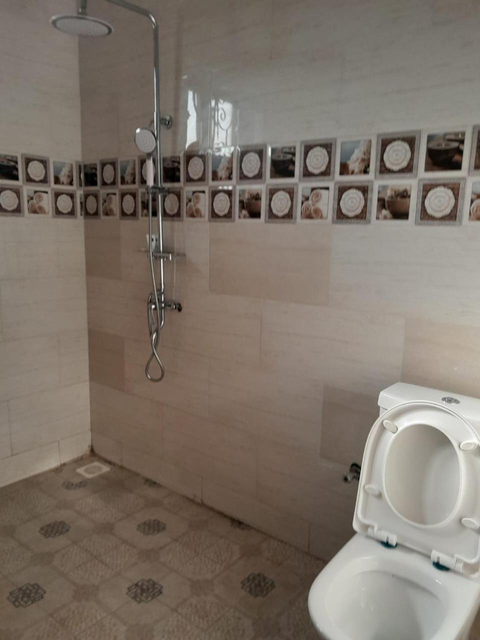 Fortpearls Homestay Fort Portal Екстериор снимка
