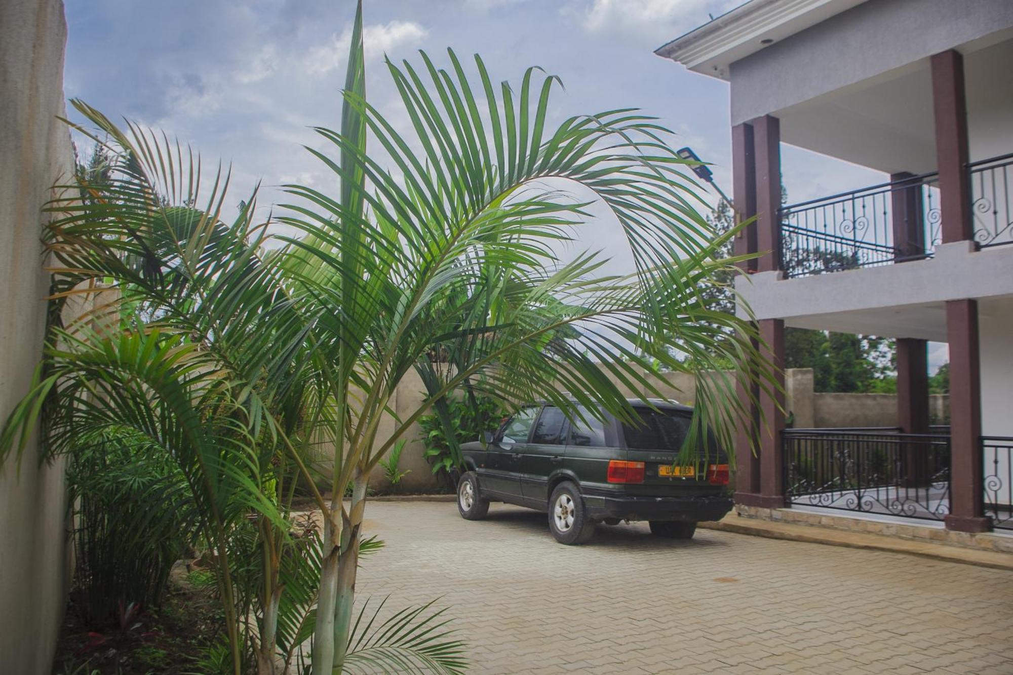 Fortpearls Homestay Fort Portal Екстериор снимка