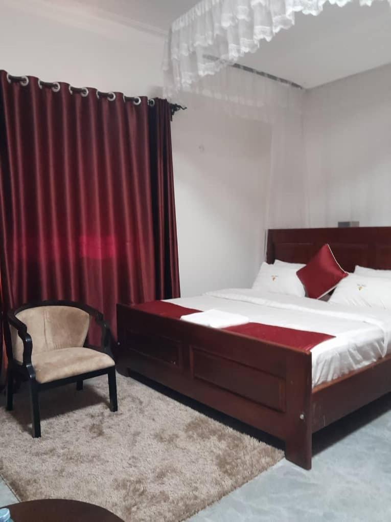 Fortpearls Homestay Fort Portal Екстериор снимка